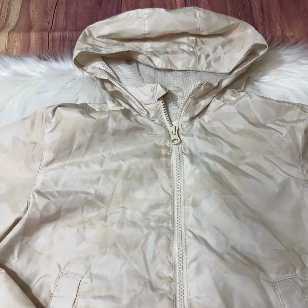 GAP Kids Lightweight Hooded Jacket – Size Small (6–7)
